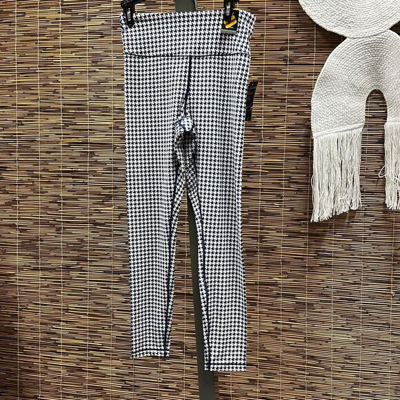 INC Houndstooth Compression Leggings, Created‎ for Macy's - Houndstooth Size M - Picture 3 of 3